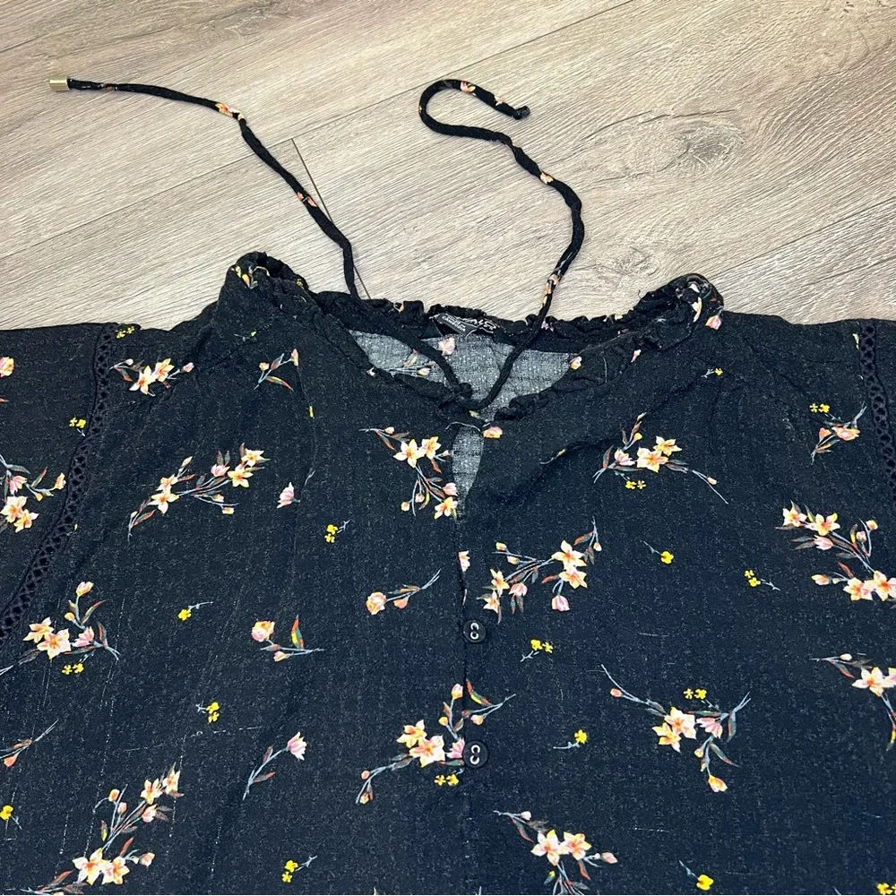 Buffalo David Bitton Black Floral Flowers Blouse T-Shirt Chest Tie Women's M - Picture 5 of 11